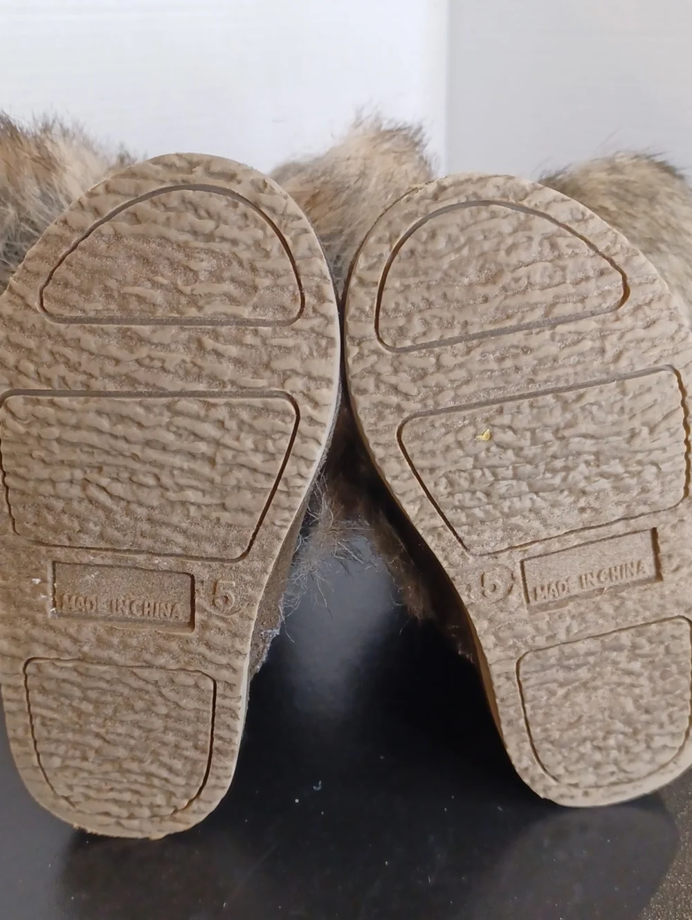 OLD NAVY BEAR HUG FAUX FUR & BROWN FAUX SUEDE BOOT POM POM SZ 5